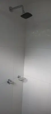 a shower with a light on top of a white wall at Apartamento El Cabrero in Cartagena de Indias