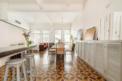 a dining room with a table and chairs at Loft en Corazón de Ciudad Antigua in Cartagena de Indias