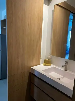 a bathroom with a sink and a mirror at Apartamento 4g Baia Kristal Cartagena in Cartagena de Indias