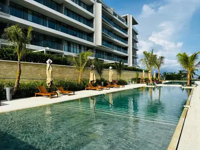 a swimming pool in front of a large building at Exclusivo loft - frente al mar in Cartagena de Indias