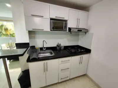 a kitchen with white cabinets and a sink and a microwave at EM3-1G APARTAMENTO DE 1 HAB EN ZONA RESIDENCIAL AIRE ACONDICIONADO Wifi Y PARQUEADERO in Cartagena de Indias