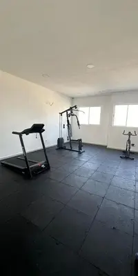 a gym with two exercise bikes in a room at Apartamento amoblado cerca al mar in Cartagena de Indias
