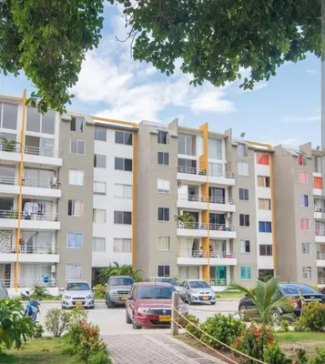 an apartment building with cars parked in a parking lot at Apartamento Villa San Pedro in San Roque