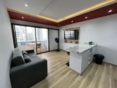 a living room with a couch and a desk in a room at Portofino Bocagrande 3 habitaciónes in Cartagena de Indias