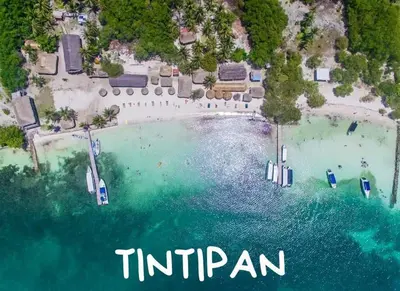 an aerial view of a beach with boats in the water at Caribean campestre in Calao