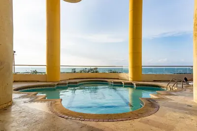 a swimming pool with the ocean in the background at Apartamento frente al mar, vista al centro de Cartagena in Cartagena de Indias