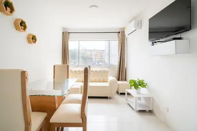 a living room with a table and a couch at Apto Torre Primi Cerca a la Playa, Aeropuerto y al Centro in Cartagena de Indias