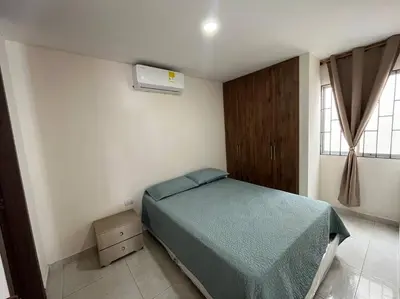 a bedroom with a bed and a window at Espectacular casa con parqueadero bien ubicada in Barranquilla