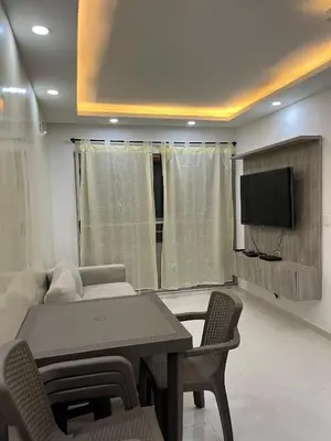 a living room with a tv and a table and chairs at Bello apartamento con visita al mar in Cartagena de Indias