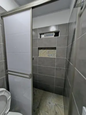 a bathroom with a shower and a toilet at Hospedaje Saray Sofia in Coveñas