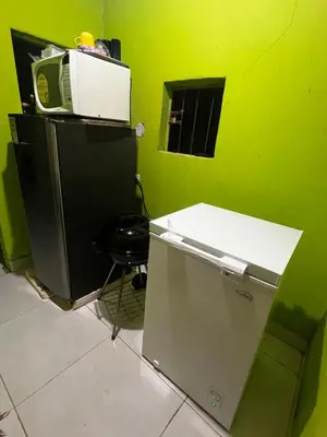 a microwave sitting on top of a refrigerator at Cabaña OtraParte in Rincón