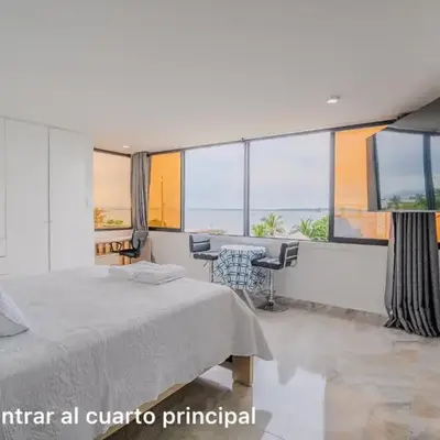 lujoso apartamento familiar frente al mar