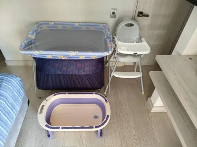 a suitcase and a table and a chair in a room at Cartagena Martinique - Hermoso apartamento con Jacuzzi en el Balcón! in Cartagena de Indias