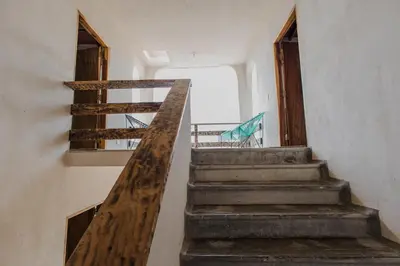 a stairway in a building with a wooden stair case at Apartamento Atlantic 212 in La Perdiz