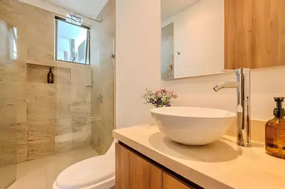 a bathroom with a bowl sink and a shower at Vista Centro Histórico Piso 21 Piscina Infinita in Cartagena de Indias