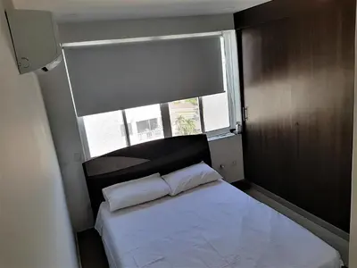 a small bedroom with a bed and a window at Appartamento Italian Style in Cartagena de Indias