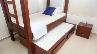 a room with two bunk beds and a night stand at Hermoso Apartamento Frente al Mar 2 Habitaciones B12B in Coveñas