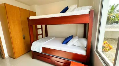 two bunk beds in a room with a window at Hermoso Apartamento Frente al Mar 2 Habitaciones B12B in Coveñas