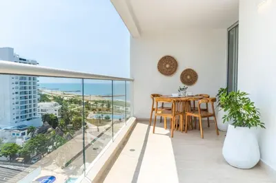 a dining room with a view of the ocean at Comoda Suite Vista al lago-Amanecer hermoso CB1130 in Cartagena de Indias