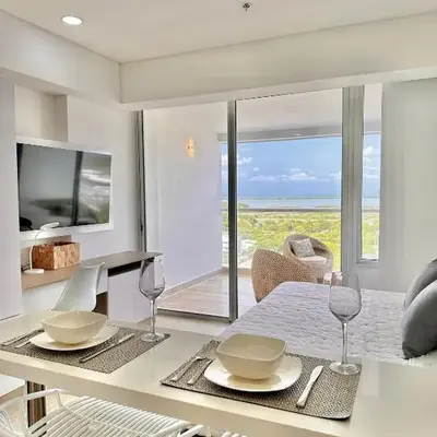 Estilo caribeño con vista al aeropuerto y cerca del mar CB1333