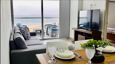 a living room with a couch and a table with a television at OD805 Acogedor Vista al Mar Piscina Vista Infinita in Cartagena de Indias