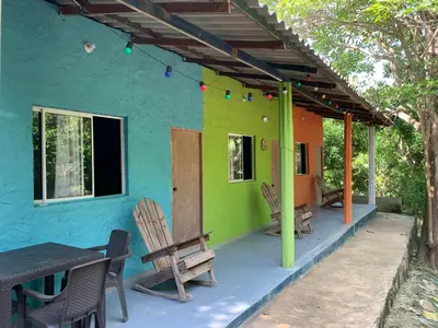 a house that is painted blue and green at Restaurante y Ecohostal Casa Loma in Chorrera
