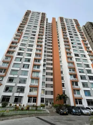 a large apartment building with cars parked in front of it at Barranquilla Villa Campestre Malecon Rio Uninorte in Barranquilla