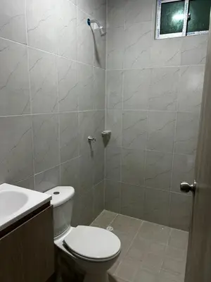 a bathroom with a shower with a toilet and a sink at Casa Cristal Apto x Dia! in Aracataca