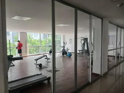 a gym with a person standing in the background at Jardin imperial, habitaciones economica en apartamento familiar zona tranquila WIFI in Cartagena de Indias