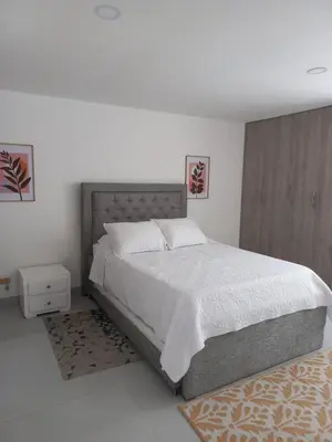 a bedroom with a large bed with white sheets at 1C-AL3E APARTAMENTO DE 1 ALCOBA CERCA AL MAR CON AIRE ACONDICIONADO, PISCINA Y WIFi in Cartagena de Indias