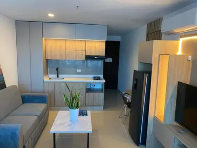a kitchen and living room with a couch and a table at Apartamento Hotel estelar in Barranquilla