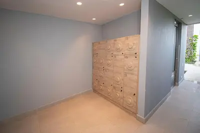 a room with a wall with a wooden closet at U-GO Morros EOS Lujo Frente al Mar en Serena del Mar in Cartagena de Indias