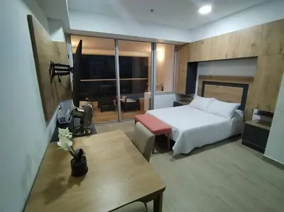 a hotel room with a bed and a table at Aparta Suite en Cartagena de Indias in Cartagena de Indias