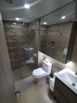 a bathroom with a toilet and a shower and a sink at Aparta Suite en Cartagena de Indias in Cartagena de Indias