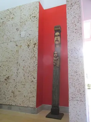 a picture of a statue of a king on a wall at Zana Hotel Boutique in Cartagena de Indias