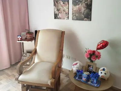 a room with a chair and a table with a tray at La casita de jo in Cartagena de Indias