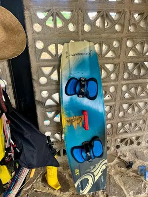 a snowboard with goggles on it sitting on a wall at Love en Mojarra Beach Habitación privada vista al mar in Salina de Rey