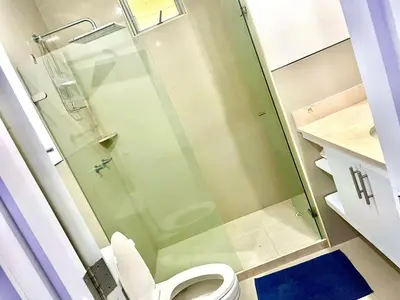 a bathroom with a shower and a toilet at Hermoso apartamento MORROS EPIC in Cartagena de Indias