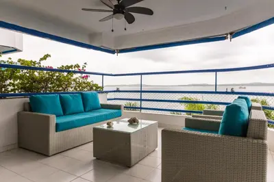 a balcony with a view of the ocean at Apartamento frente al mar in Cartagena de Indias