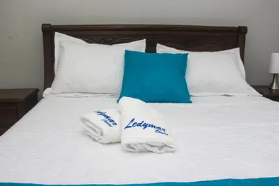 a bed with two towels on top of it at Chalet Ledymar in Cartagena de Indias