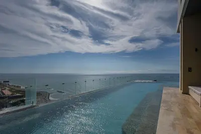 a swimming pool with the ocean in the background at Cabrero Centro Del Mar - Cerca de la Ciudad Amurallada in Cartagena de Indias