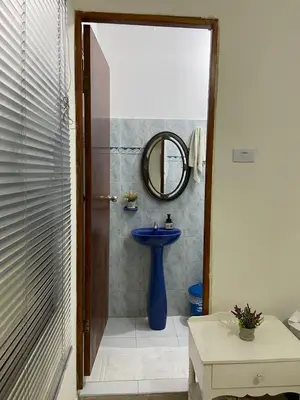 a bathroom with a blue sink and a mirror at Casa lo amador alojamiento entero in Cartagena de Indias