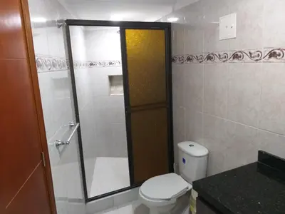 a bathroom with a shower stall with a toilet at Apartamento Moderno con Vista - Piso 12 in Cartagena de Indias