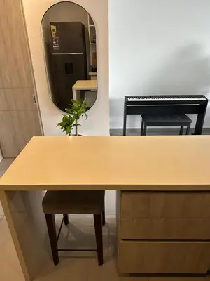 a dressing table with a mirror and a piano at Apartamento Arrecife Golf in Barranquilla
