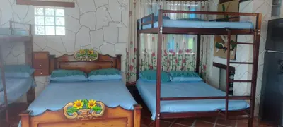 a room with two bunk beds in a room at Cabaña La Makuira in Santa Marta