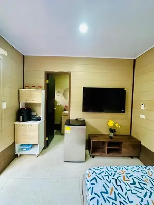 a room with a flat screen tv on the wall at Glamping Arena in El Porvenir