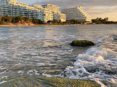 a view of the ocean with buildings in the background at No está disponible in Santa Marta
