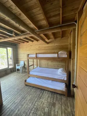 a bedroom with two bunk beds in a log cabin at Prueba1 in Tintipan Island