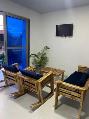 a room with three chairs and a television on a wall at Apartamento Salome Coveñas in Coveñas