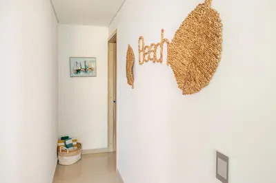 a room with a white wall with a sculpture on the wall at Paraíso Costero Apartamento de Lujo con Vista Directa al Mar in Cartagena de Indias